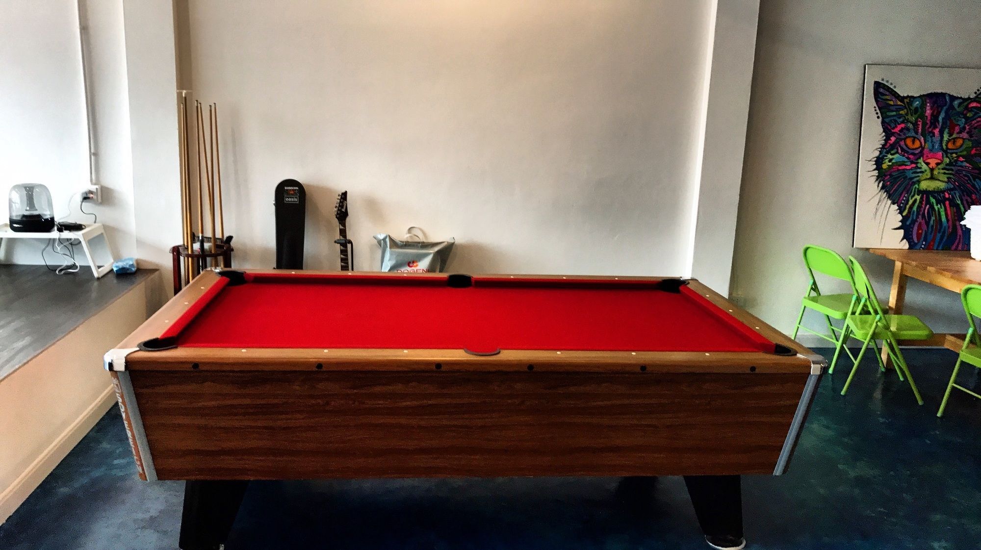 White Poshtel Hostel