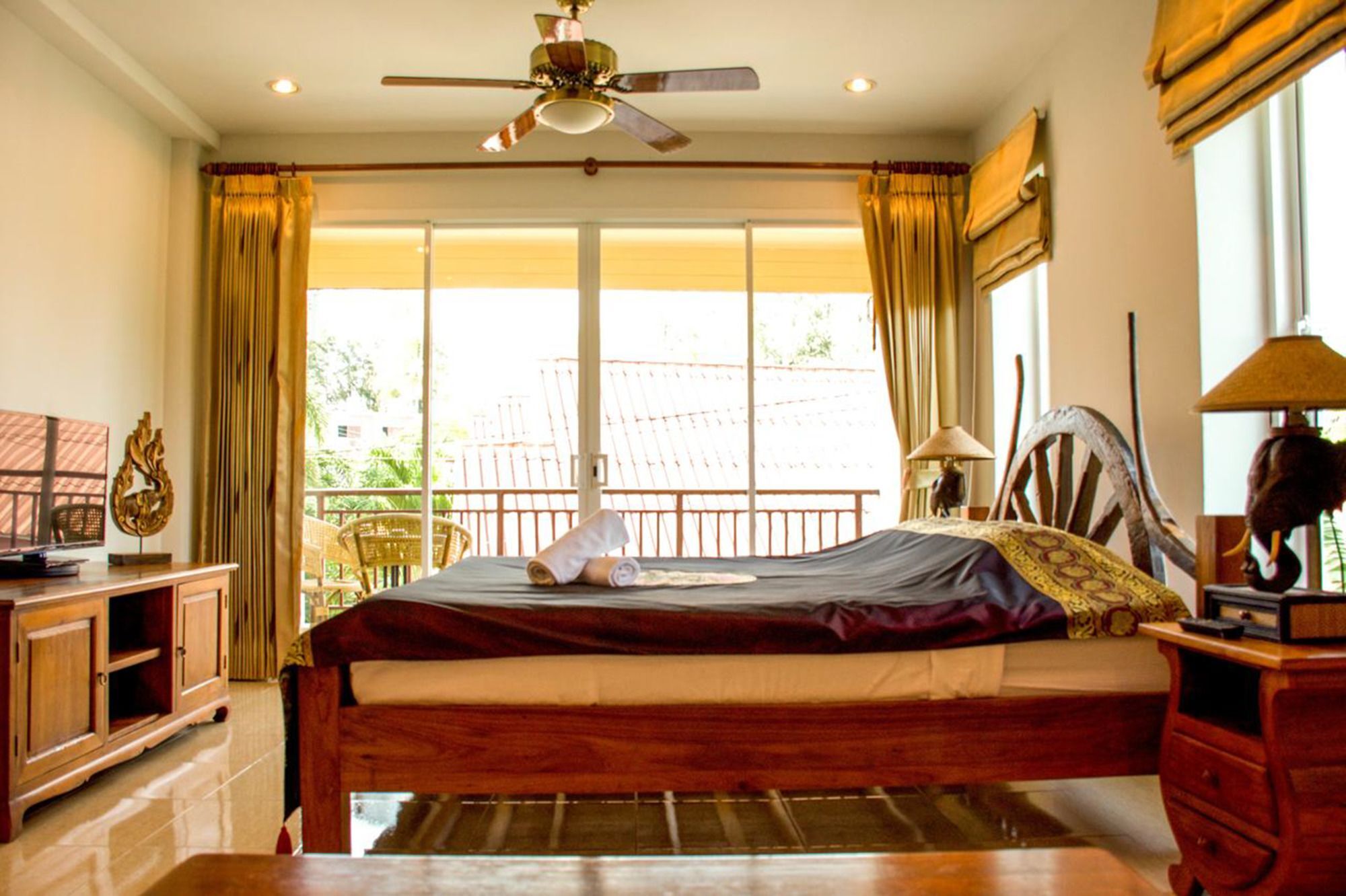 Baan Rosa Bangtao Apartment *