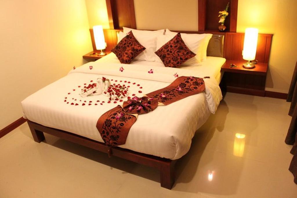 Patong Hemingway's 3*