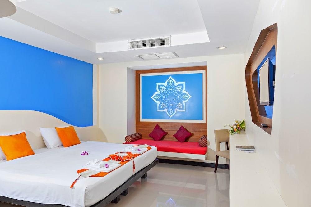The Royal Palm Front 3*