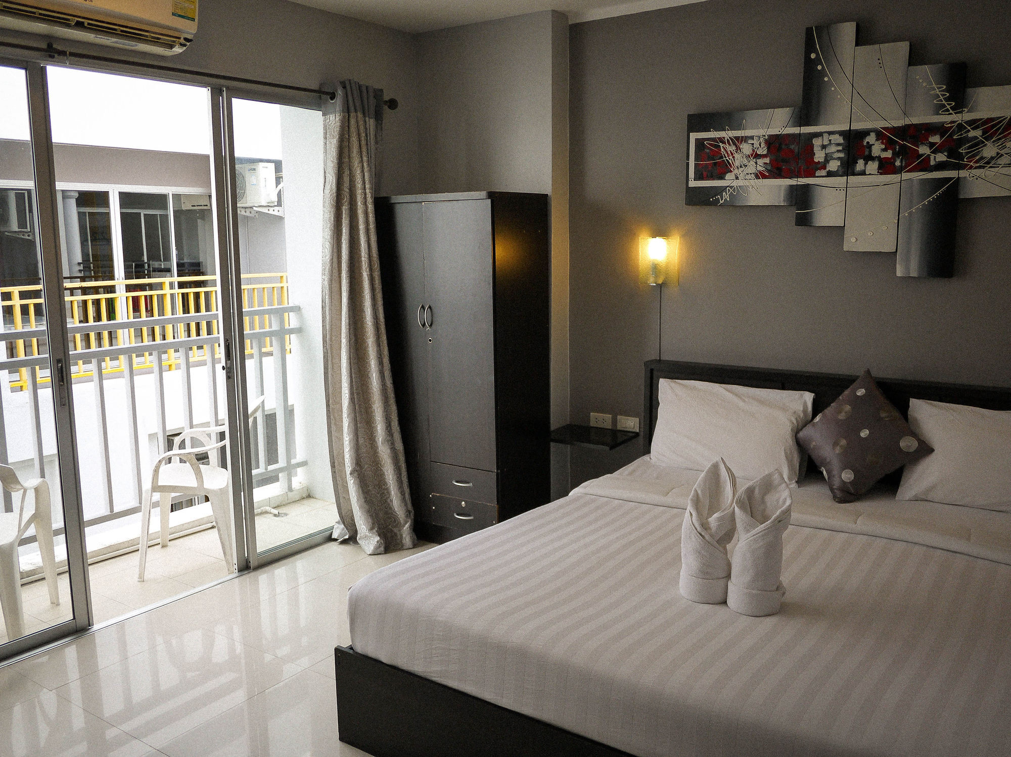 Hotel Holiday Home Patong Patong
