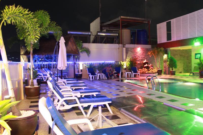 Patong Hemingway's Hotel