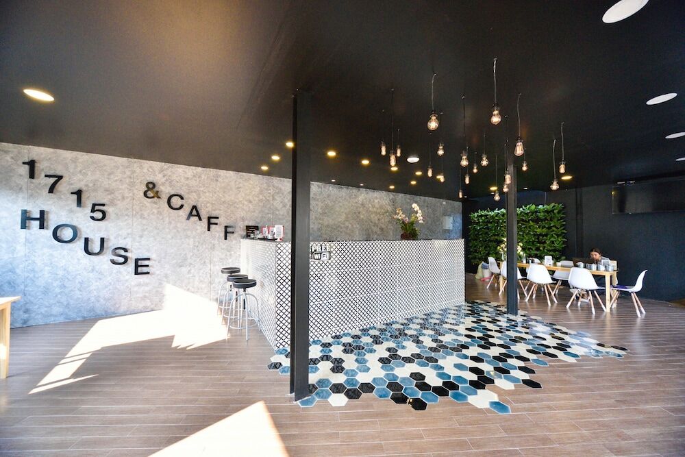 1715 House - White Rhino 3*