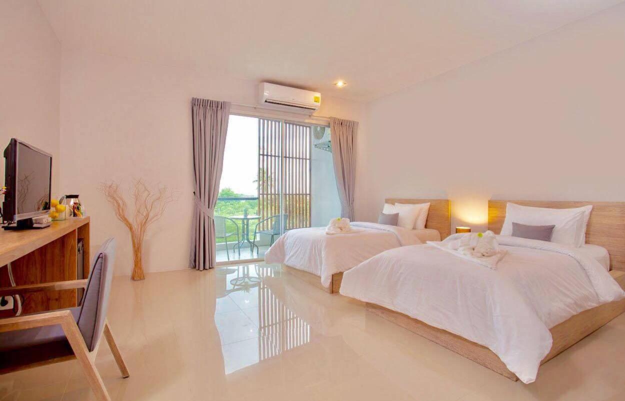 Lemonade Phuket -sha Hotel