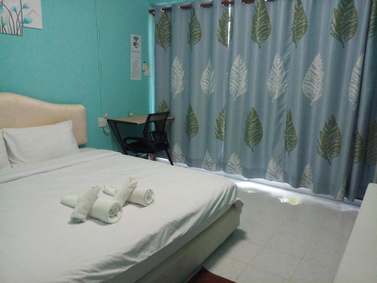 Guest house S. T. House 2*