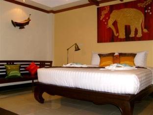 Villa Angelica Bed And Breakfast In Phuket Acomodação com café da manhã  Phuket