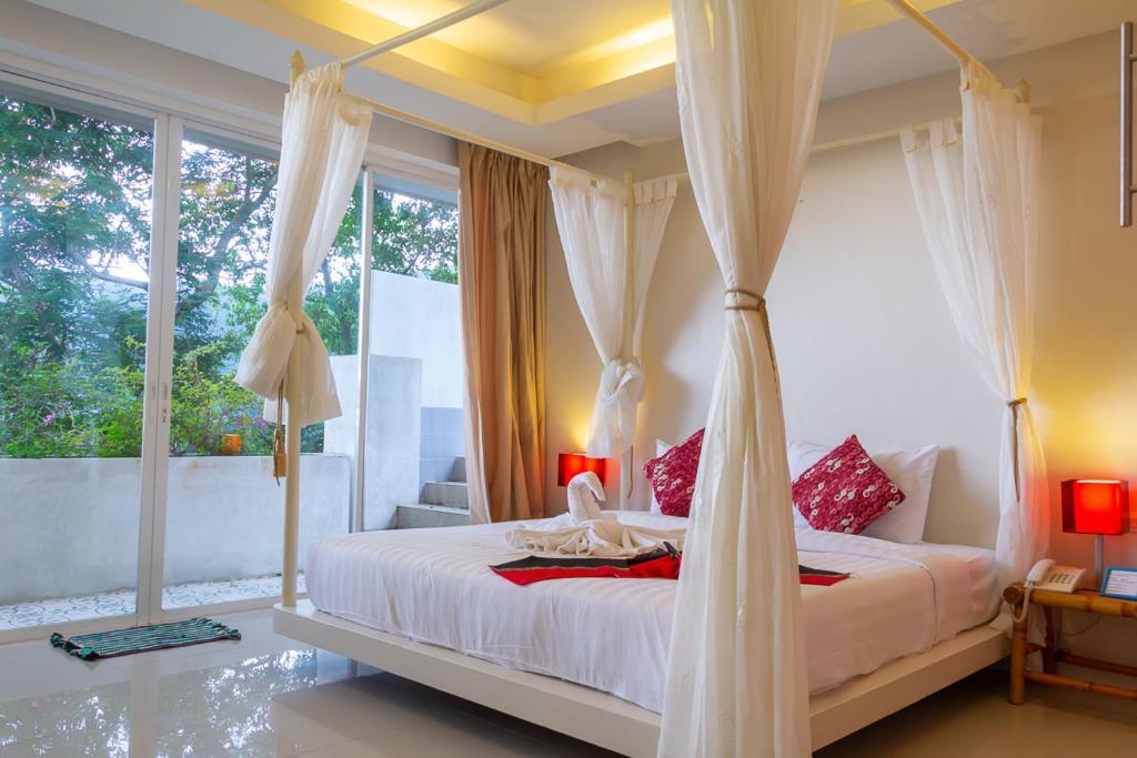 Grand Bleu Ocean View Pool Hotel