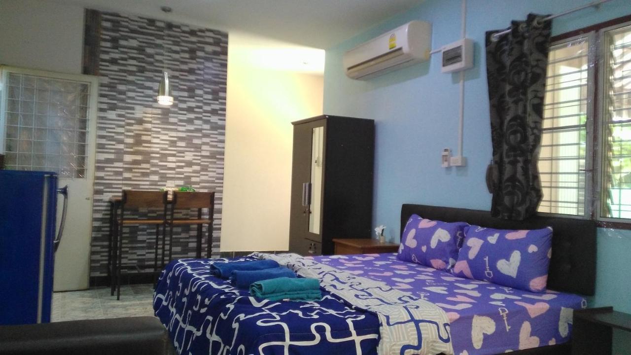 With Aircon N Kitchen Apartment *