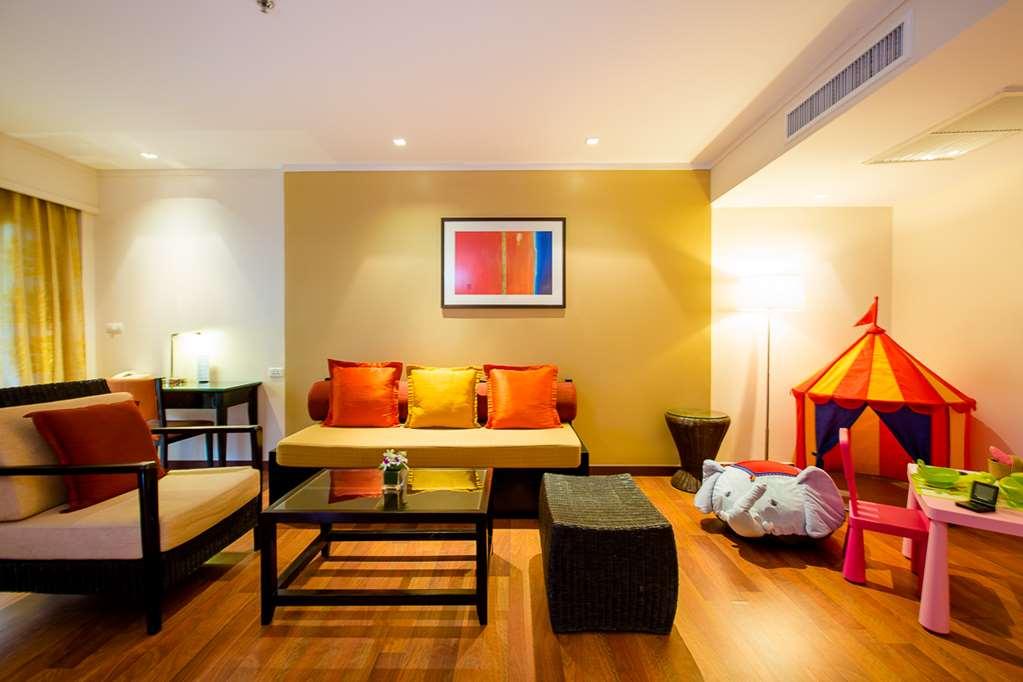 Hotel Radisson And Phuket Kamala Beach