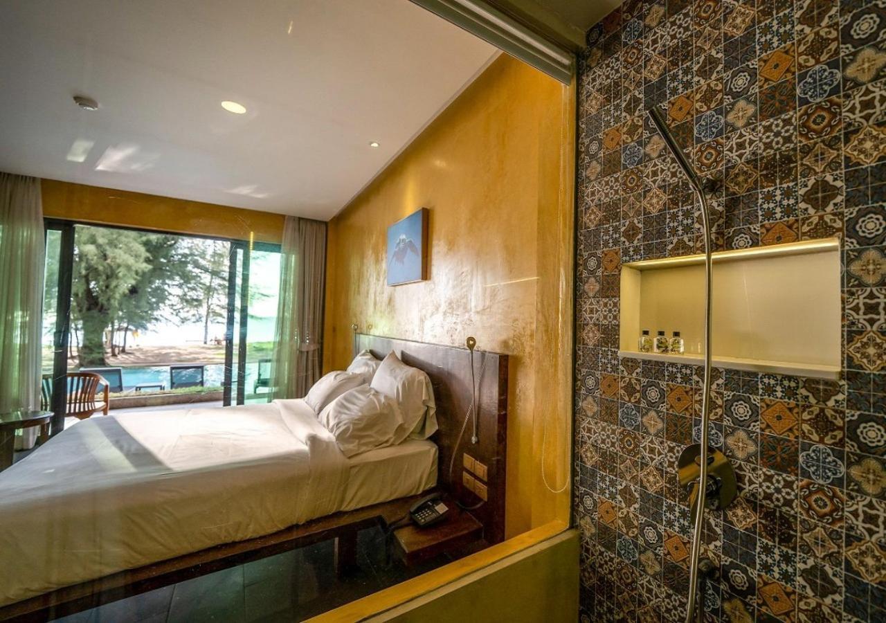 Hotel Coriacea Beachfront Boutique Phuket - Sha 4*
