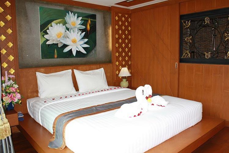Renoir Boutique Hotel 3*