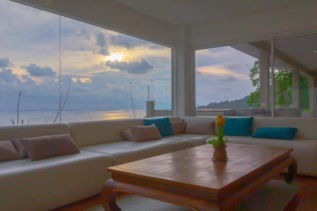 Hotel Grand Bleu Ocean View Pool Kamala Beach