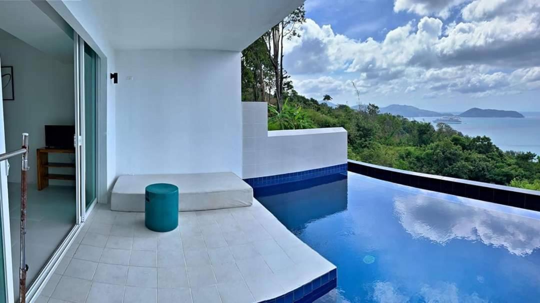 Hotel Grand Bleu Ocean View Pool