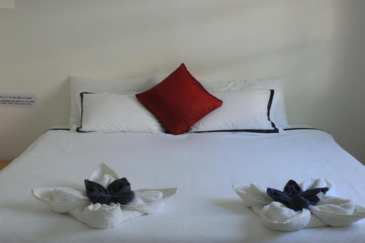 1715 House - White Rhino 3*