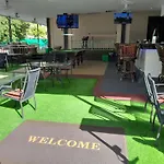 Oasis Hostel & Bar