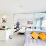 Recenta Suite Phuket Suanluang