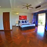 Happy Holidays Luxury Pool Villa