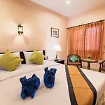 Batic House By Sharaya Hotel