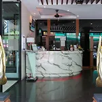 Hemingways Silk Hotel