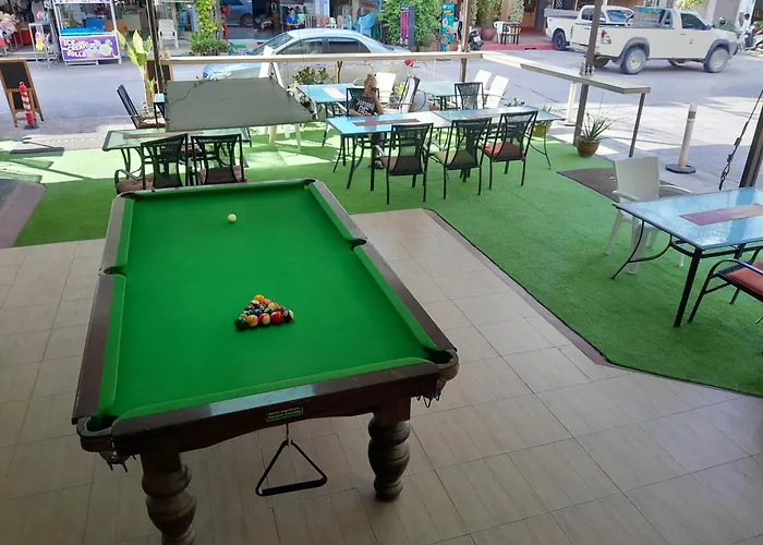 Oasis Hostel & Bar