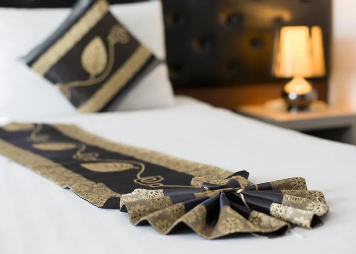 Hemingways Silk Hotel