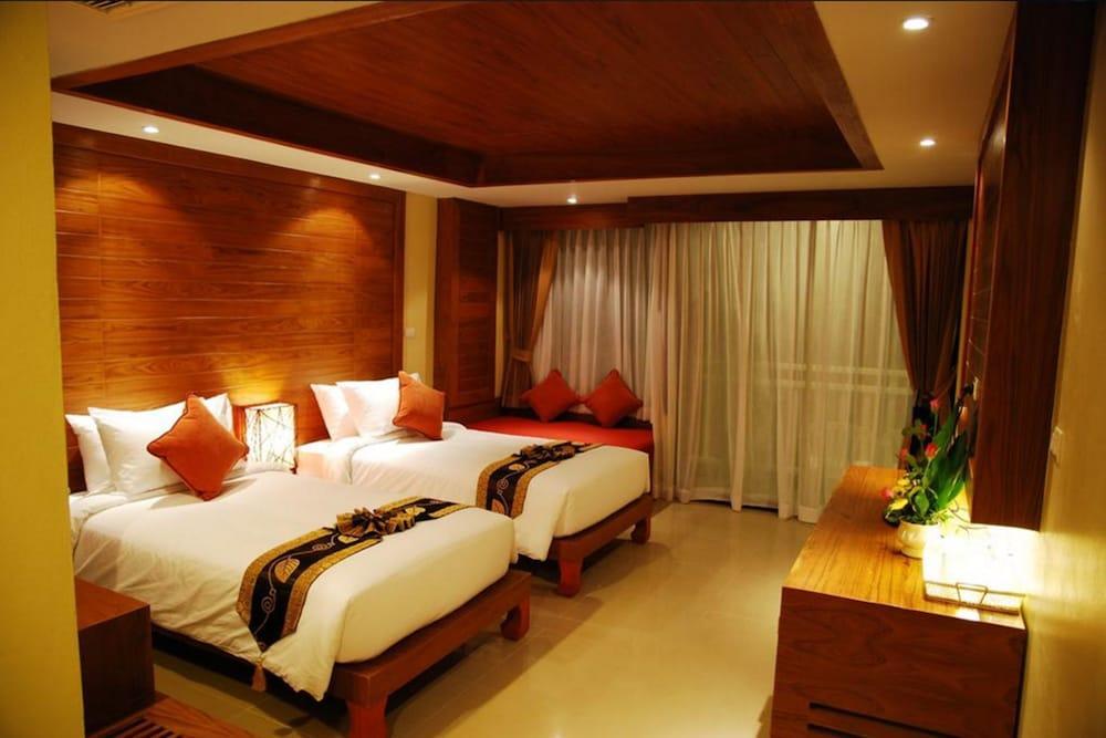 Honey Resort, Hotel