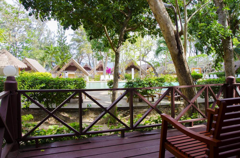 Coral Island 4*