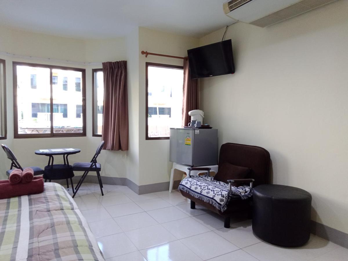 Guest house Living & Cafe Bar Karon