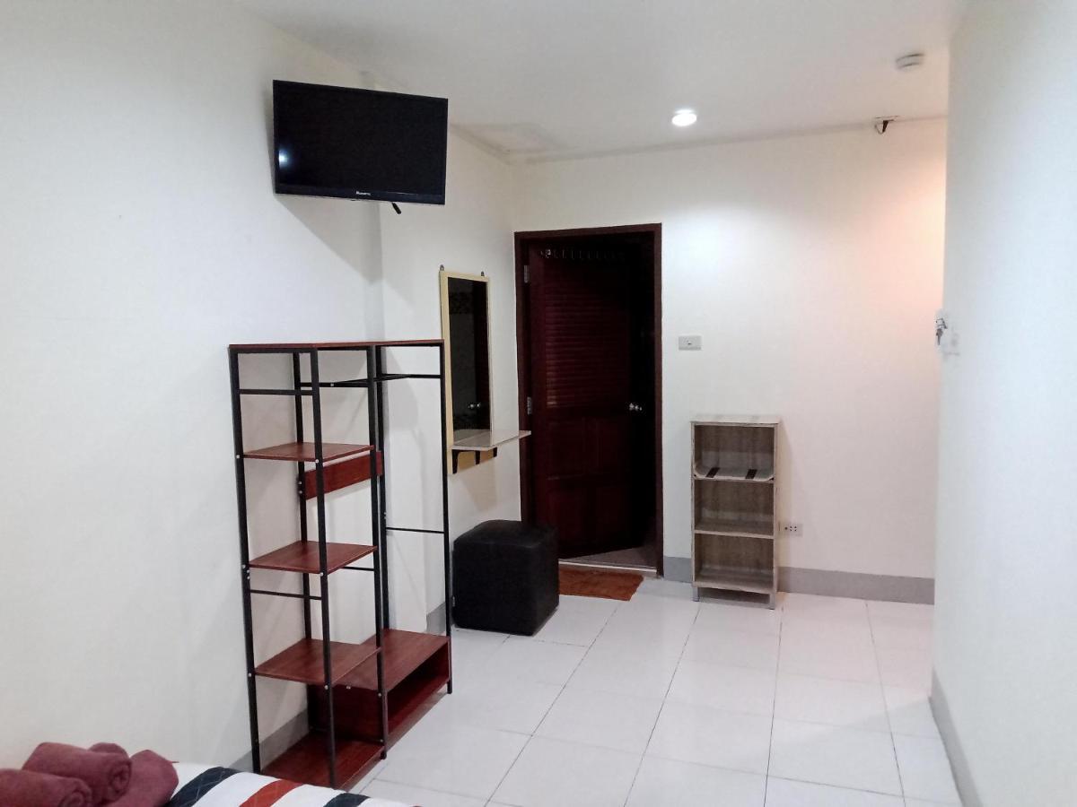 Living & Cafe Bar Guest house *