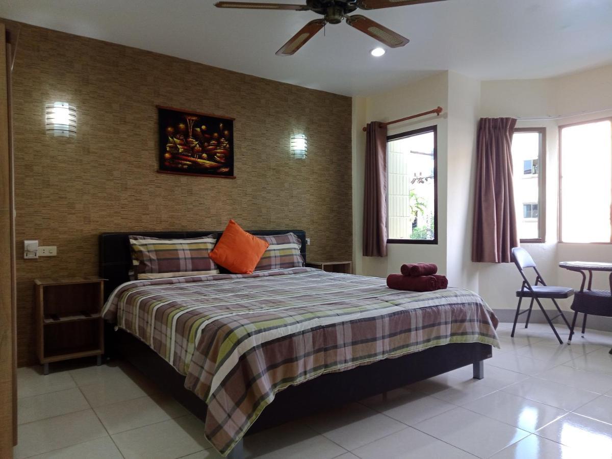 Guest house Living & Cafe Bar Karon