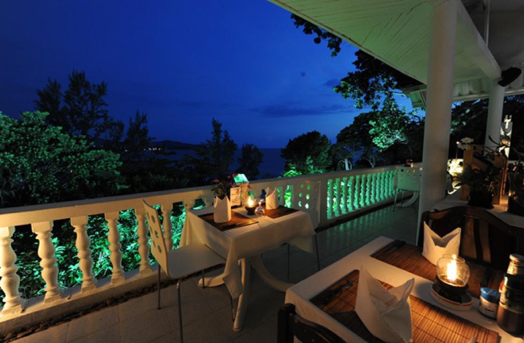 Cliff Contemporary Boutique Bungalows Hotel