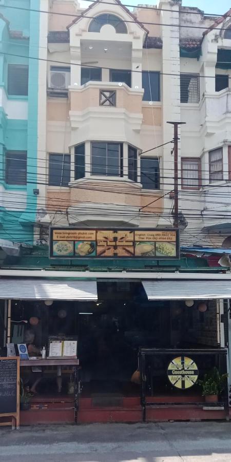 Living & Cafe Bar Guest house *