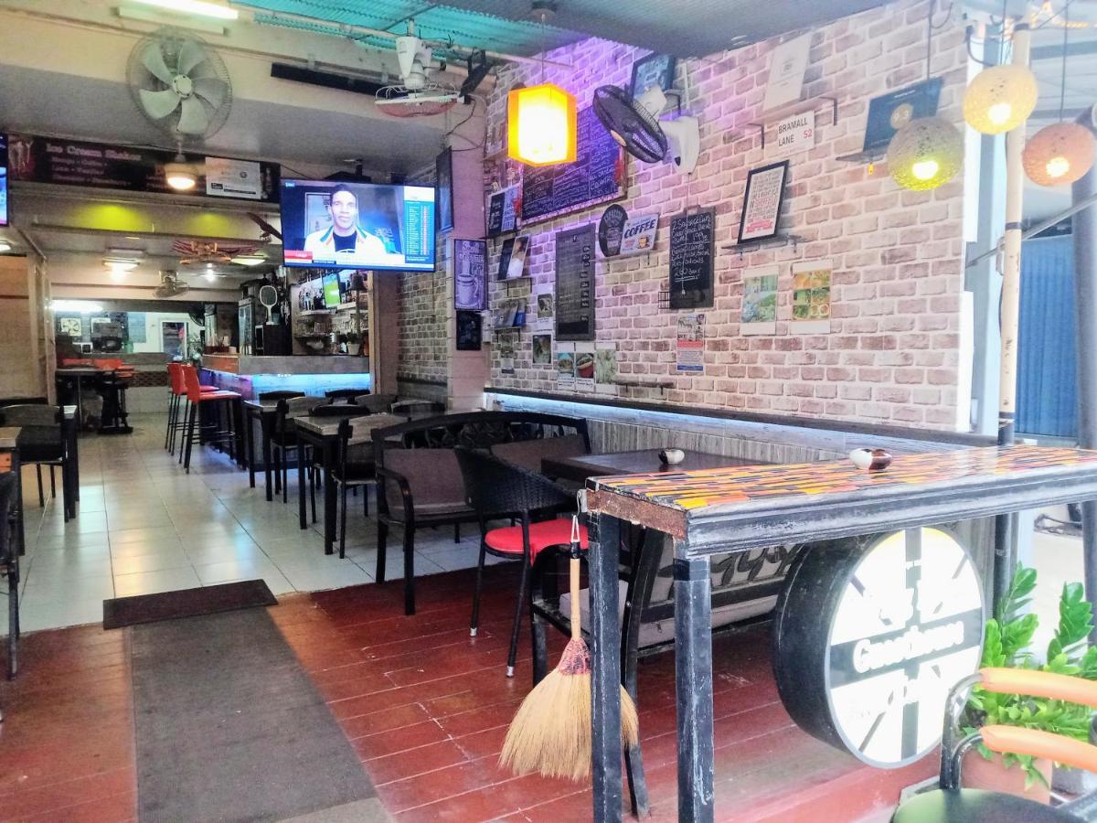 Guest house Living & Cafe Bar