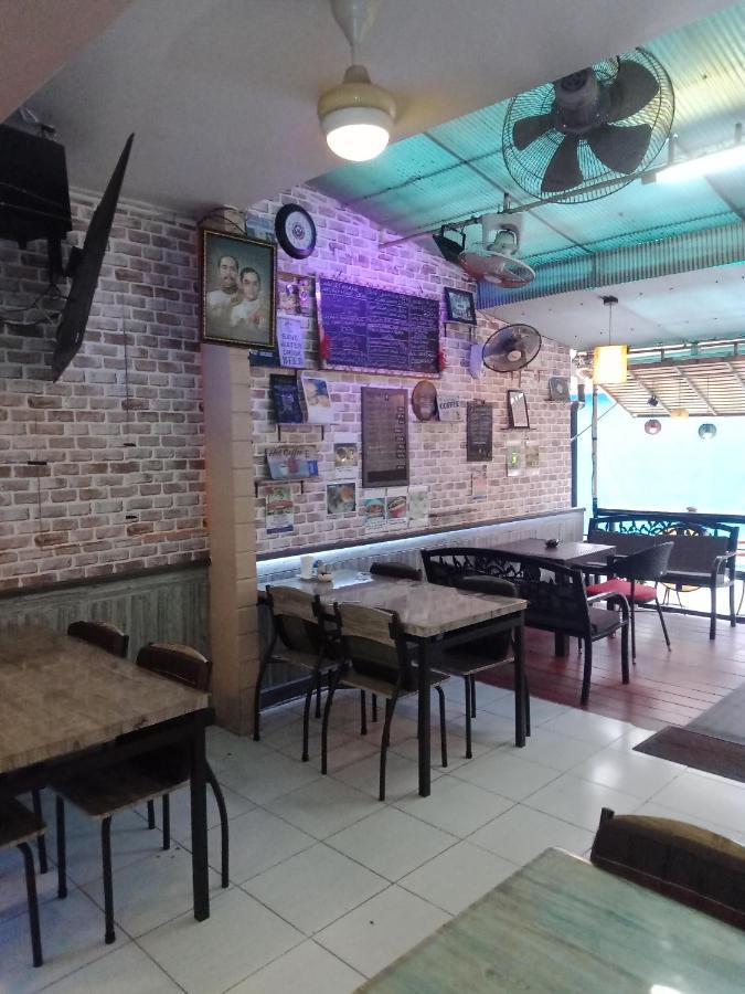 Living & Cafe Bar Guest house
