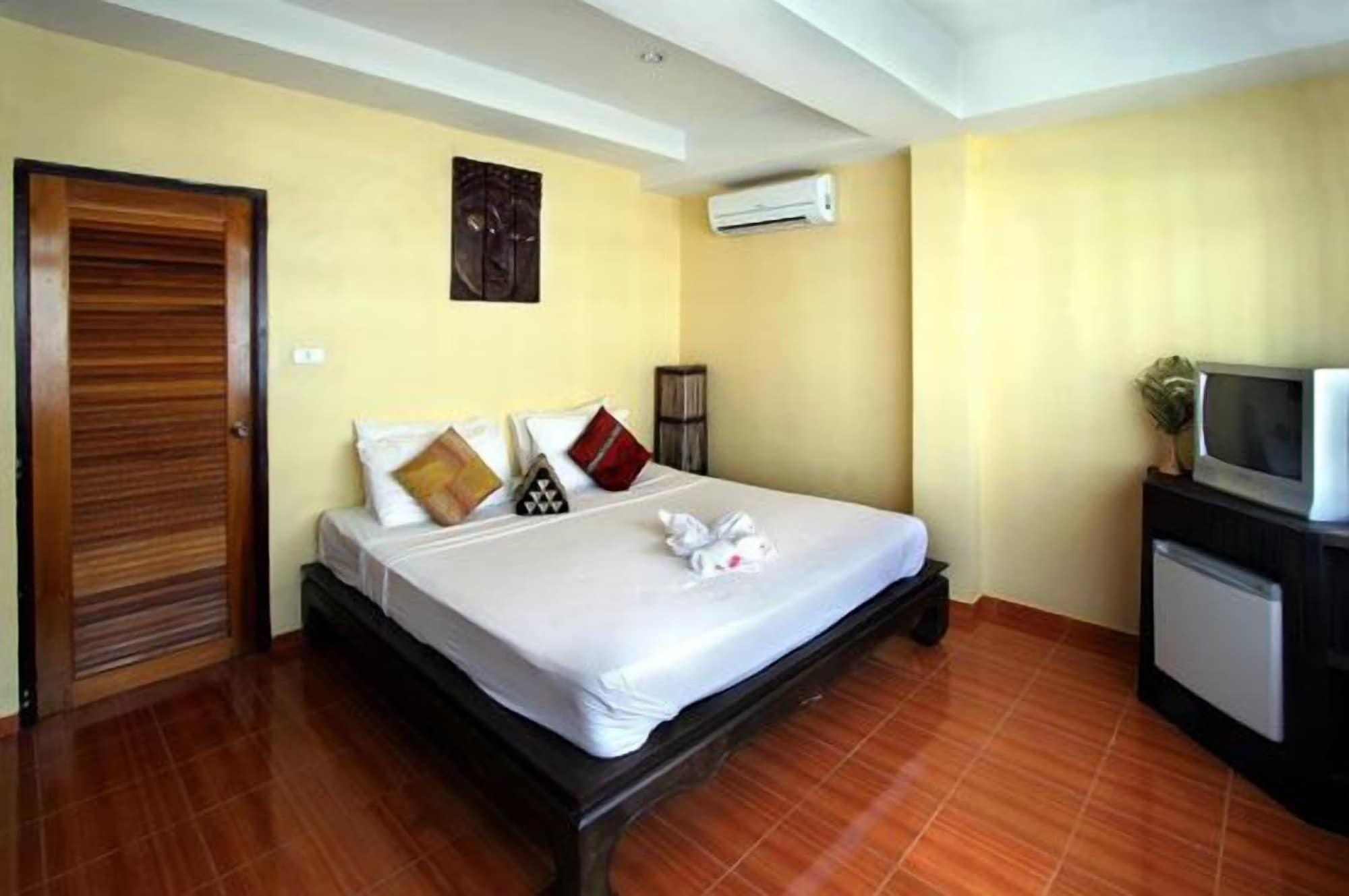 Karon Pool Hotel 3*