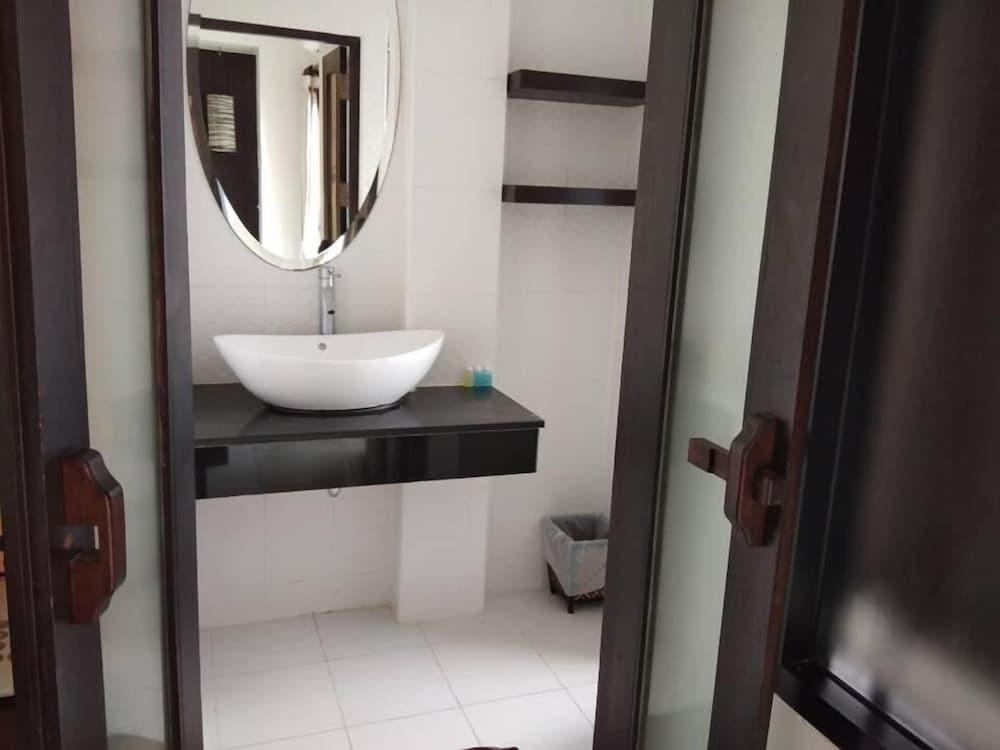 Amber - Sha Guest house