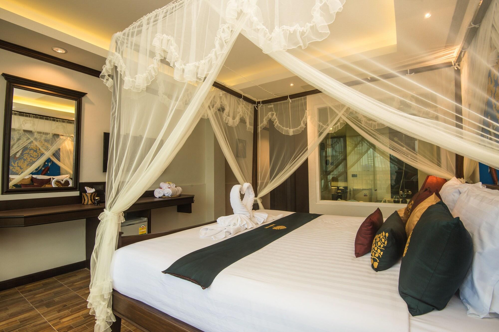 Tanawan Phuket Hotel 3*