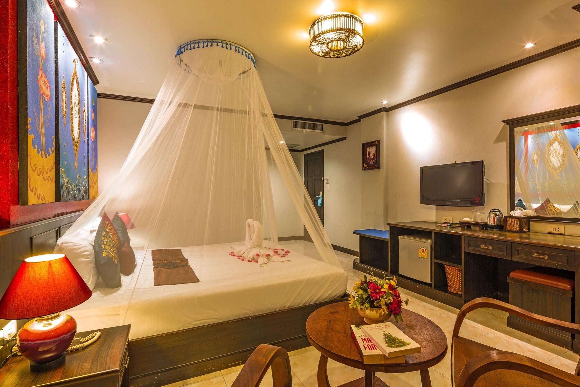 Tanawan Phuket Hotel 3*