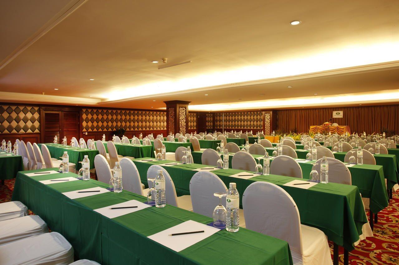 Resort Phuket Graceland And Patong
