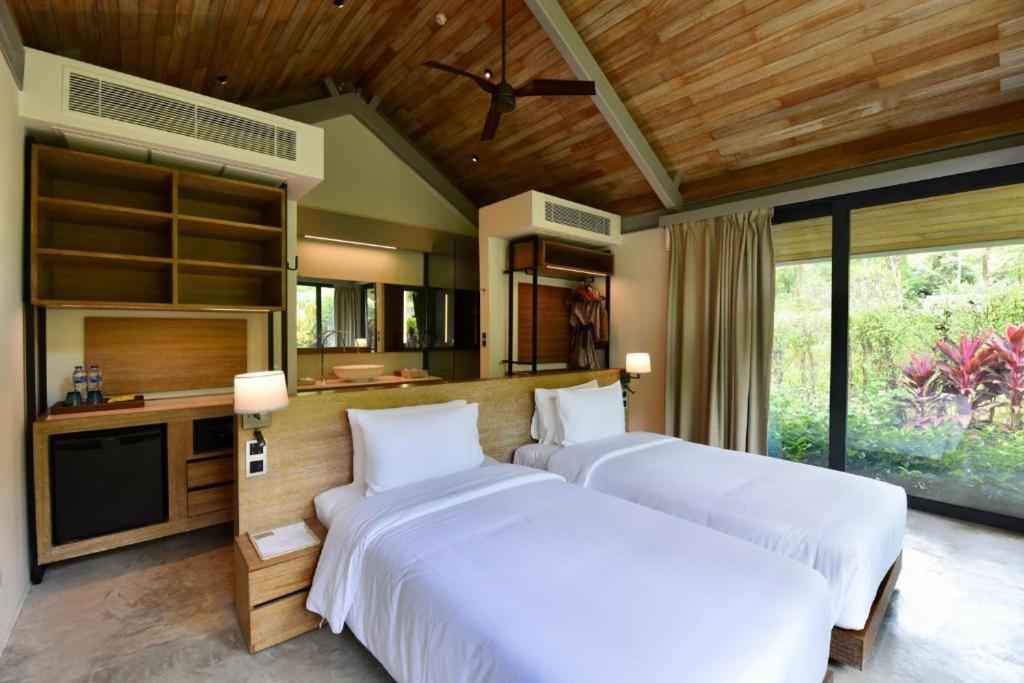 Resort Island Escape Burasari