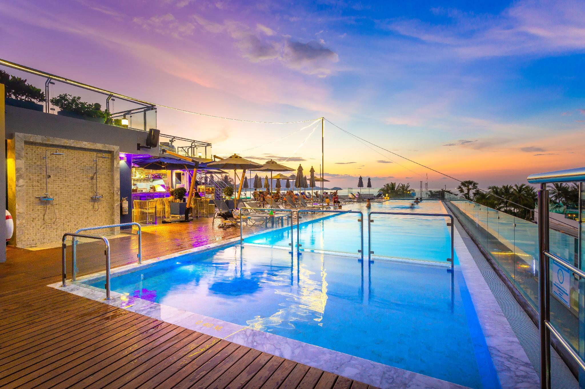 Hotel Clover Phuket - Sha 4*