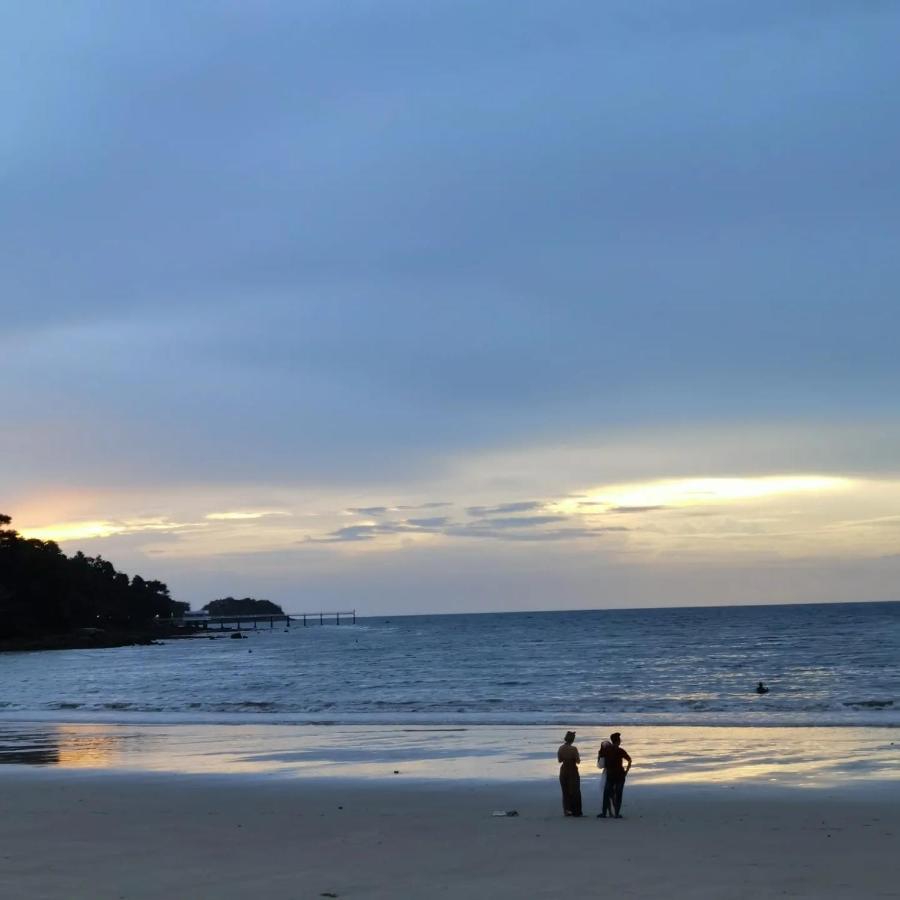 Lily 百合假日 * Patong