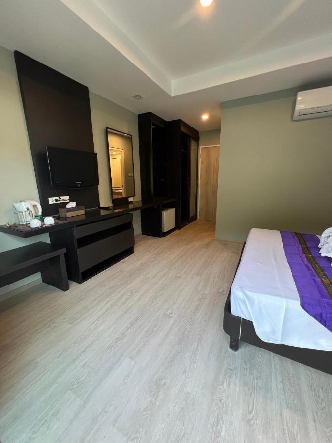 Aloha Hotel 3*