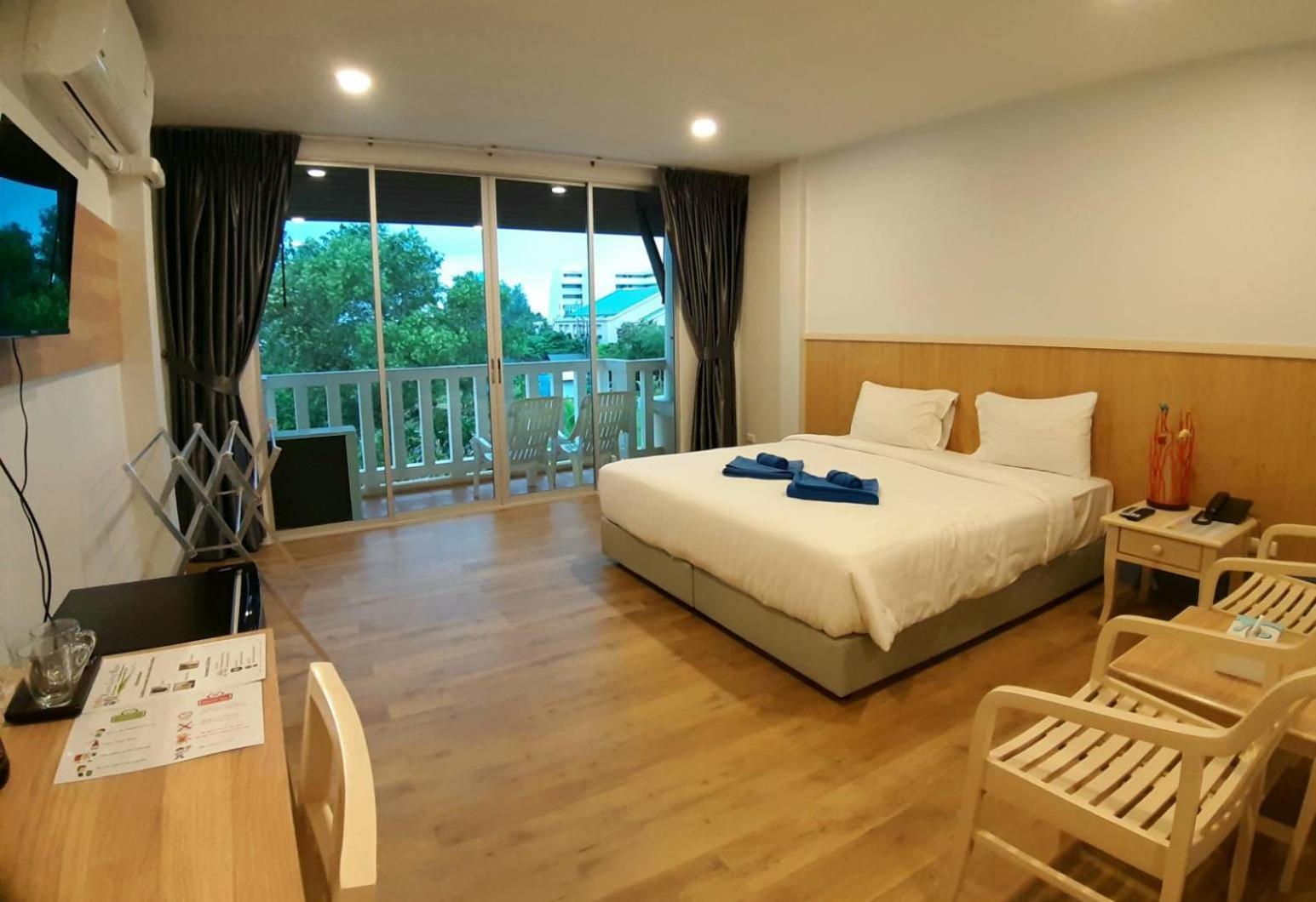 Hostel Living - Sha Karon