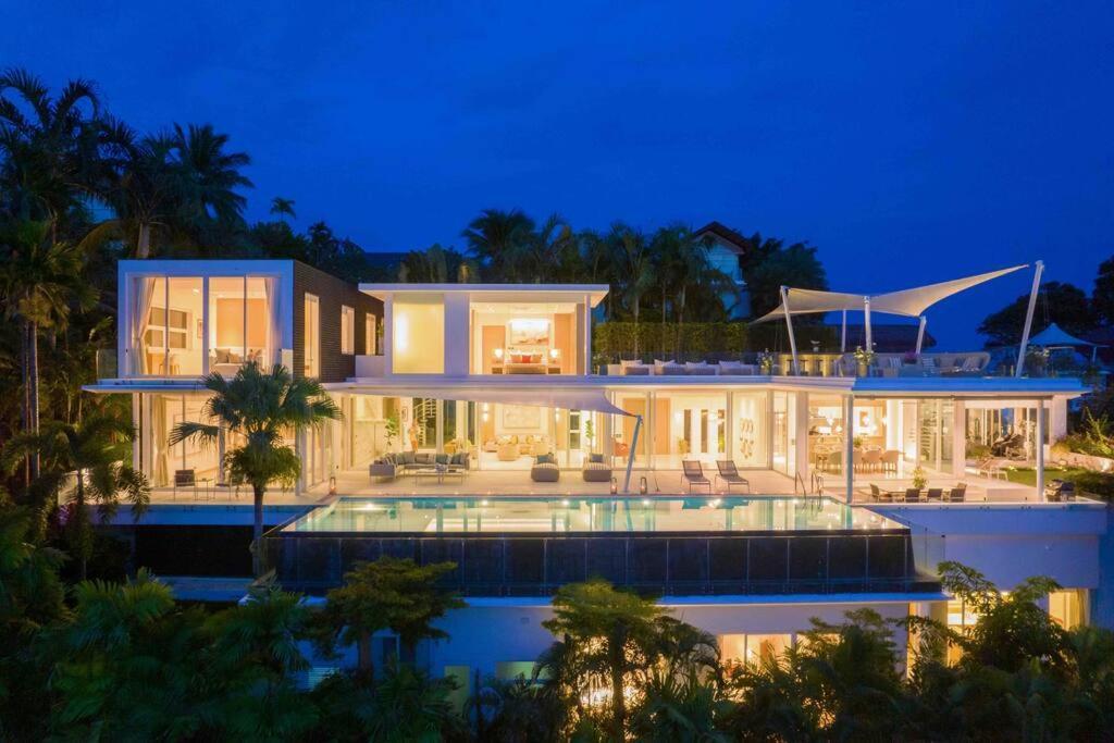 Indulge In Your Dream Getaway At Gemini 6 Bedrooms, Private Beach, And Yamu Pier Sea Views Villa *
