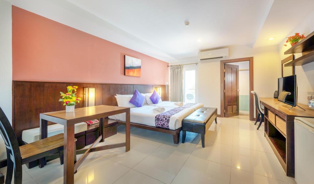 Ratana Sakdidet, Town Phuket