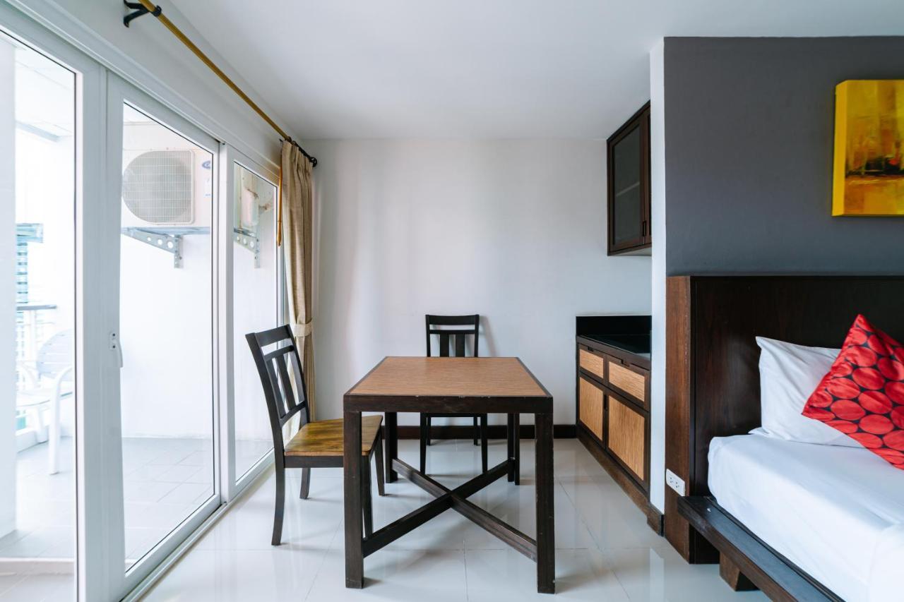 Ratana Sakdidet, Town Hotel