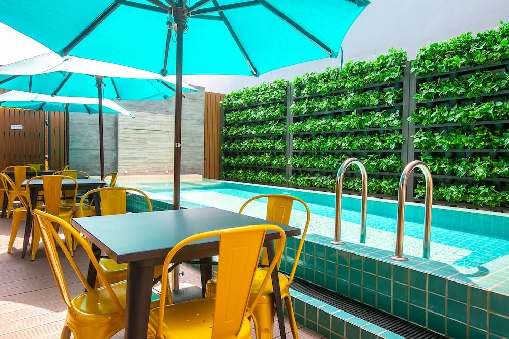 Recenta Style Town Hotel