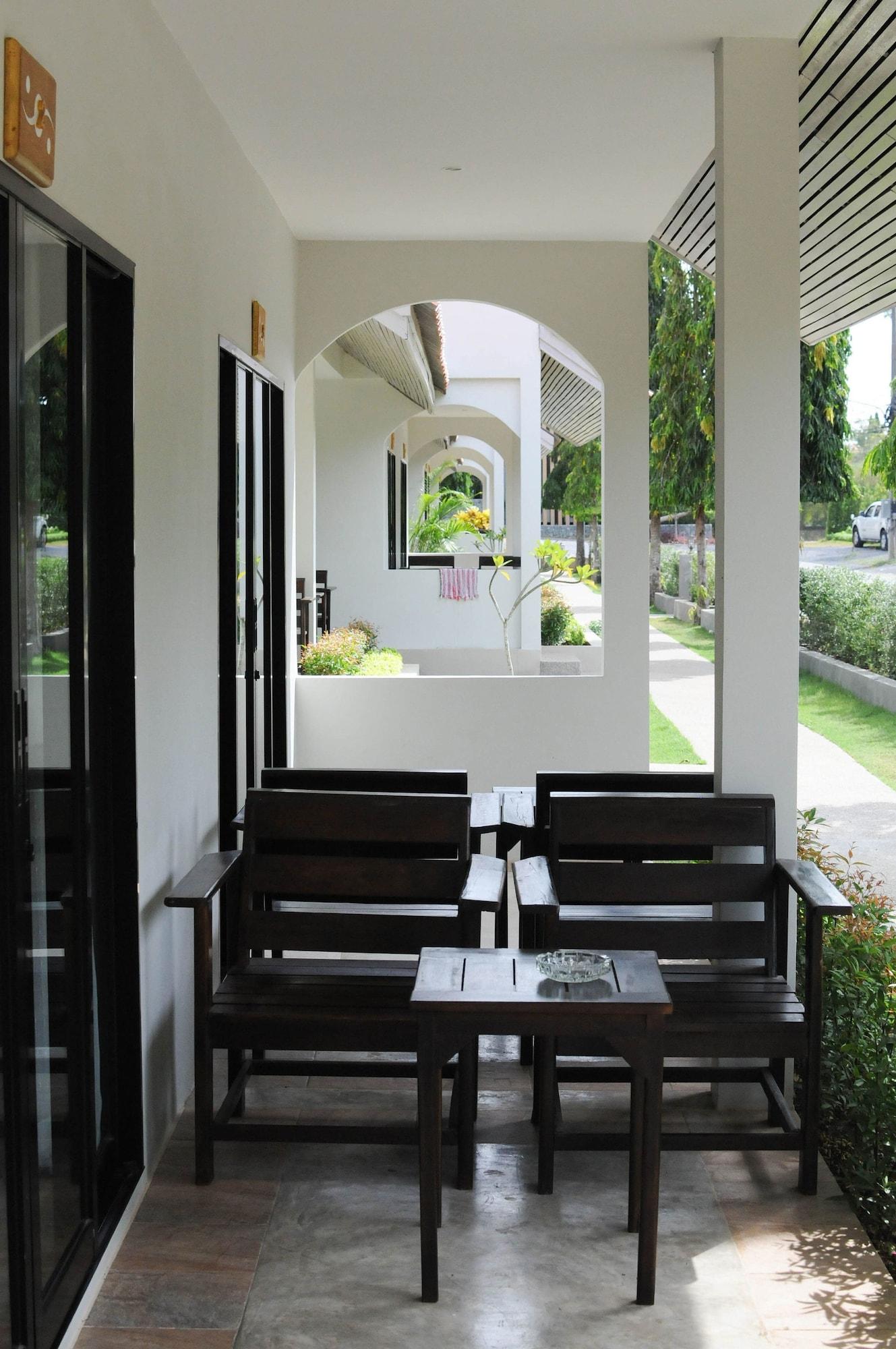 Hotel Naiharn - Sha Extra 3*