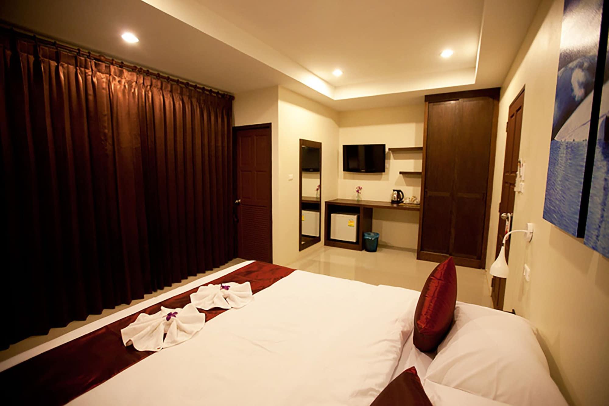 At 2* Kamala Beach